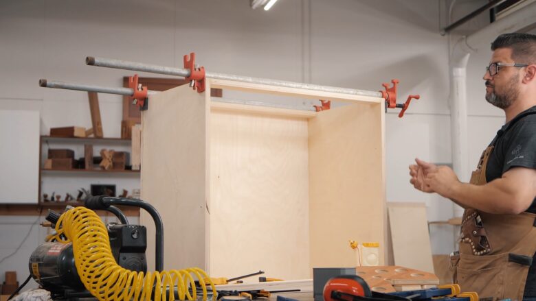 DIY Router Table Build (FREE PLANS) -fitting together